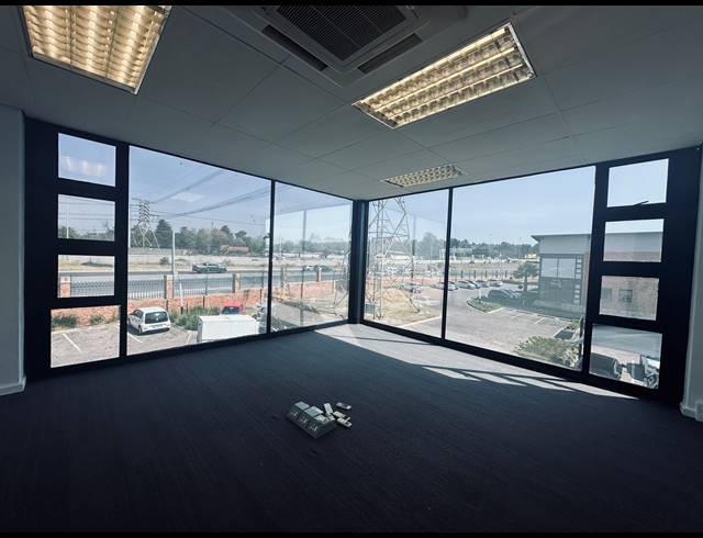 383.20M² OFFICE TO LET IN PAULSHOF